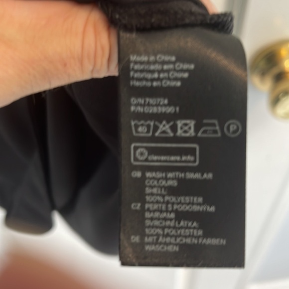 H&M women’s simple black dress - Picture 4 of 6